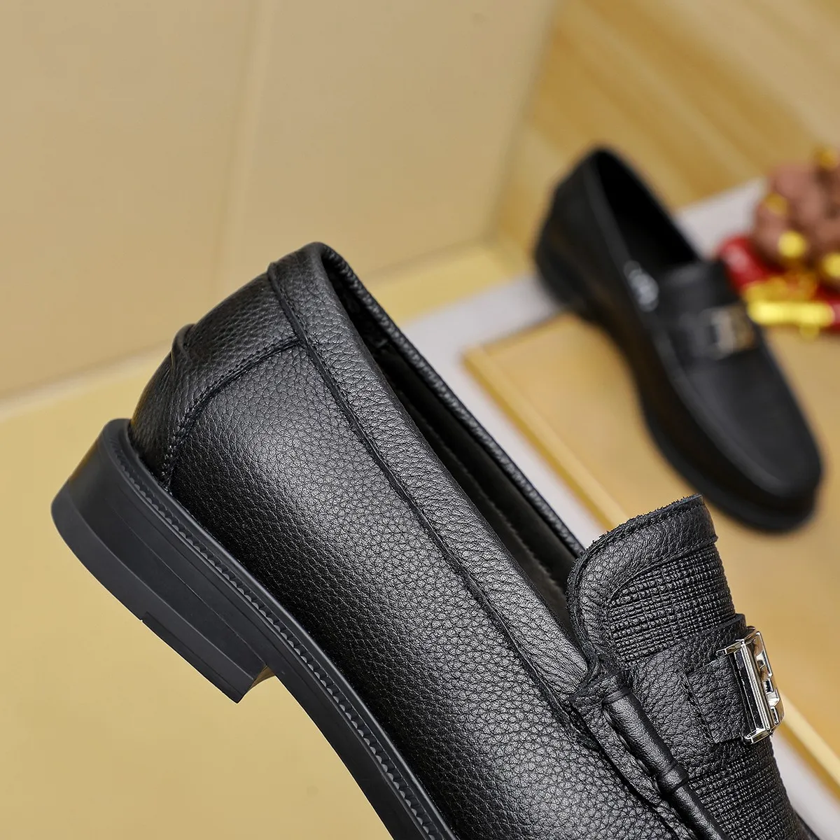 Men's shoes💰460 🕷🕷【FENDI】The latest men's formal leather shoes🇨🇳Classic series not to be missed💯The first layer is made of imported first-layer cowhide☘Original quality, the leather is smooth and delicate🎋The version is awesome, the perfect streamlined outline🍇🐮Leather lining, color, size 38-45...